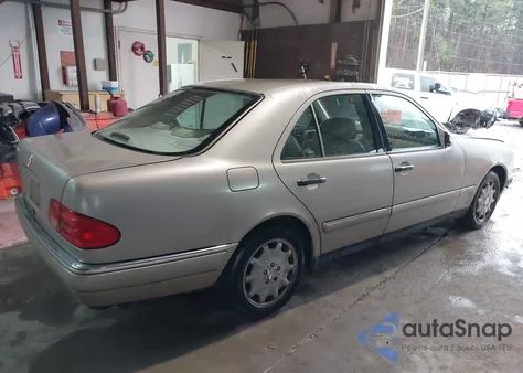 1999 Mercedes-Benz E 320 from USA, damaged, VIN WDBJF65H9XA757356